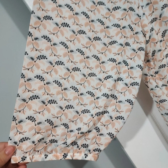 Rose & Olive White, Pink, Gray and Black Print 3/4 Sleeve Blouse in Size 2X - Picture 6 of 12